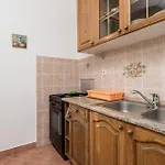דירה 2 Bedroom Cozy In Pag פג