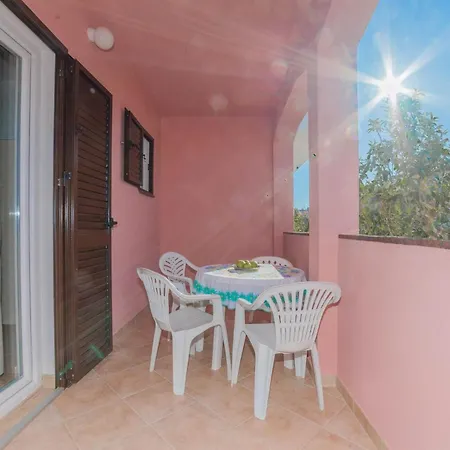 2 Bedroom Cozy In Pag Appartement Pag Town