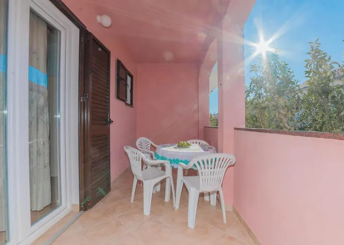 2 Bedroom Cozy In Pag Apartman Pag Town
