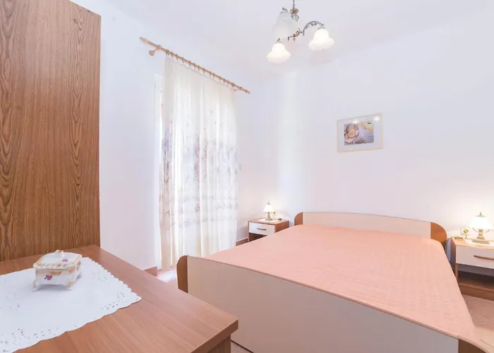 2 Bedroom Cozy In Pag Apartman Pag Town