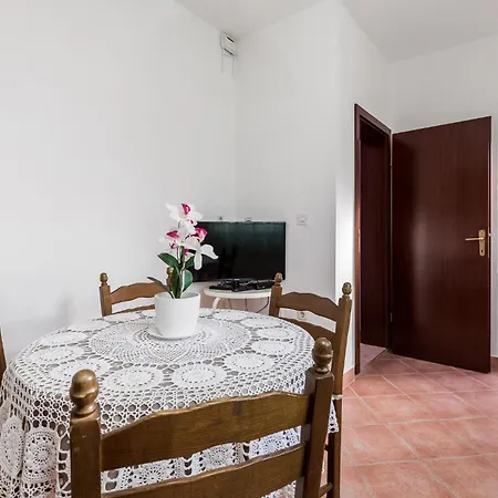 2 Bedroom Awesome In Pag Appartement Pag Town