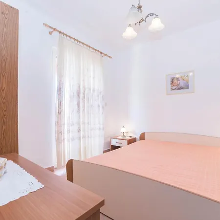 2 Bedroom Awesome In Pag Appartement Pag Town