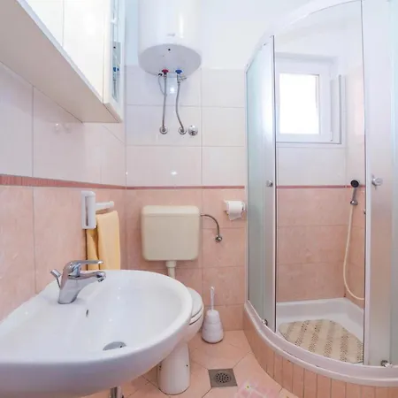 Appartement 2 Bedroom Awesome In Pag Pag Town