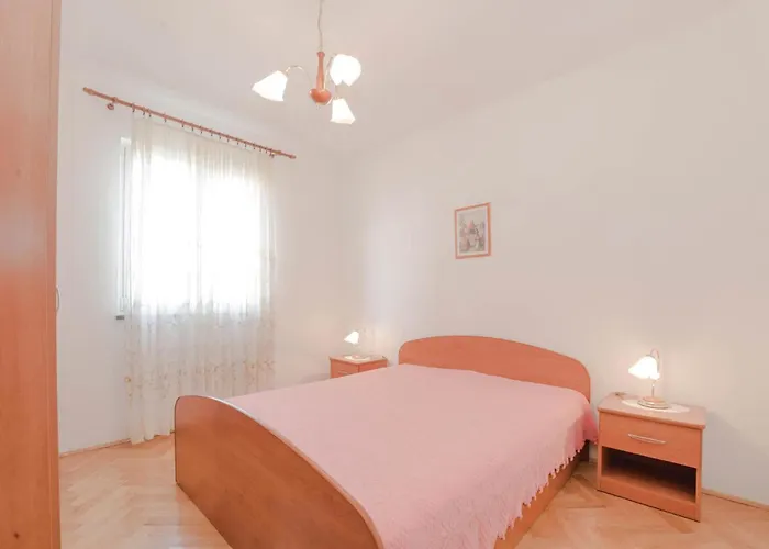 2 Bedroom Cozy In Pag Pag Town