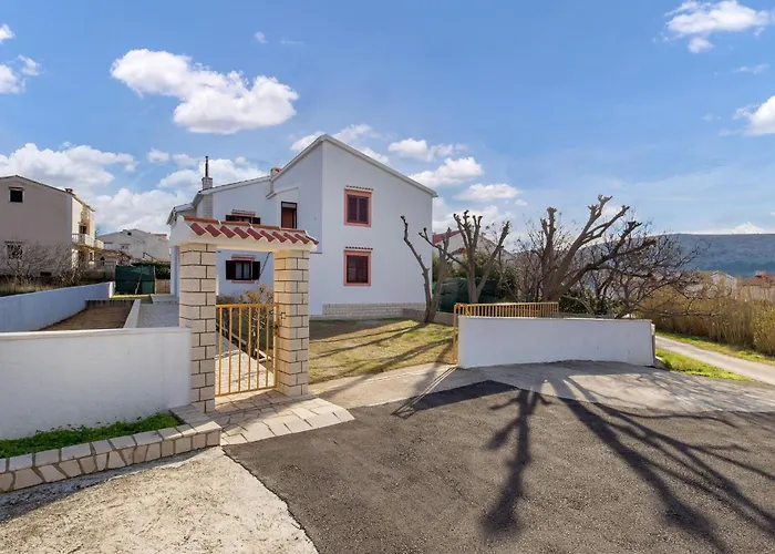 2 Bedroom Cozy In Pag *