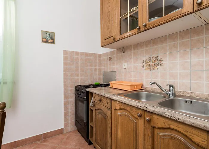 Apartman 2 Bedroom Cozy In Pag Pag Town