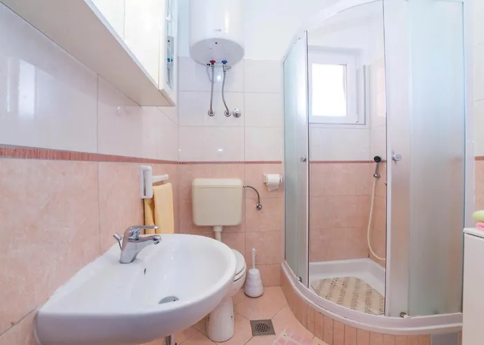 Apartman 2 Bedroom Cozy In Pag Pag Town